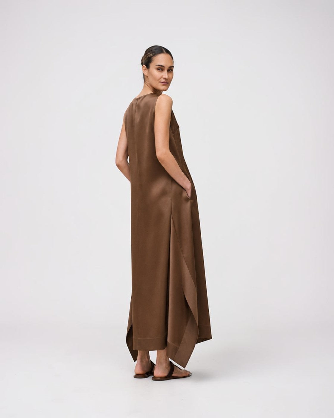 Kleid aus Seidenorganza Braun