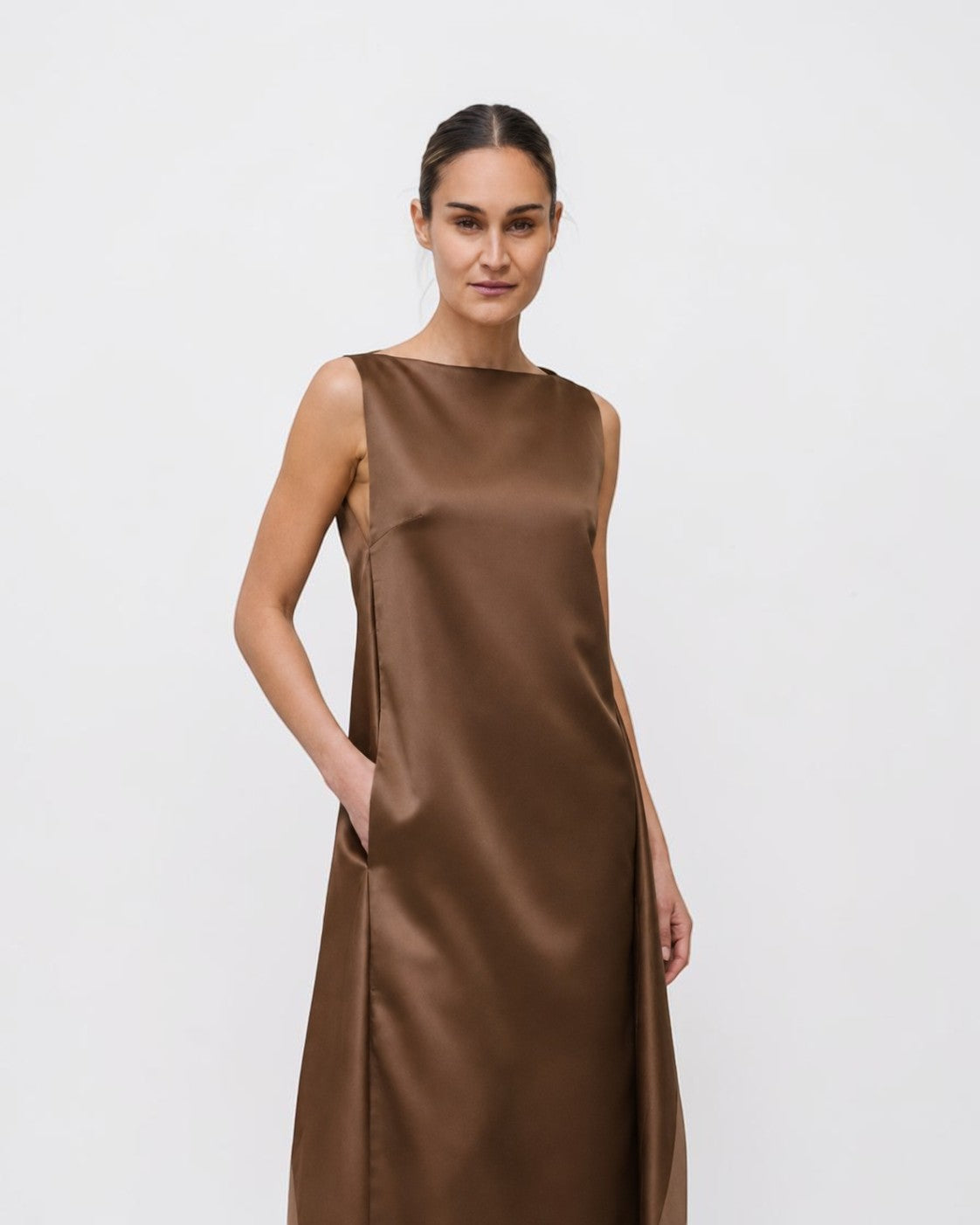 Kleid aus Seidenorganza Braun