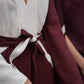 Detail des Alberta Ferretti Two-Tone Kleids mit Bindegürtel
