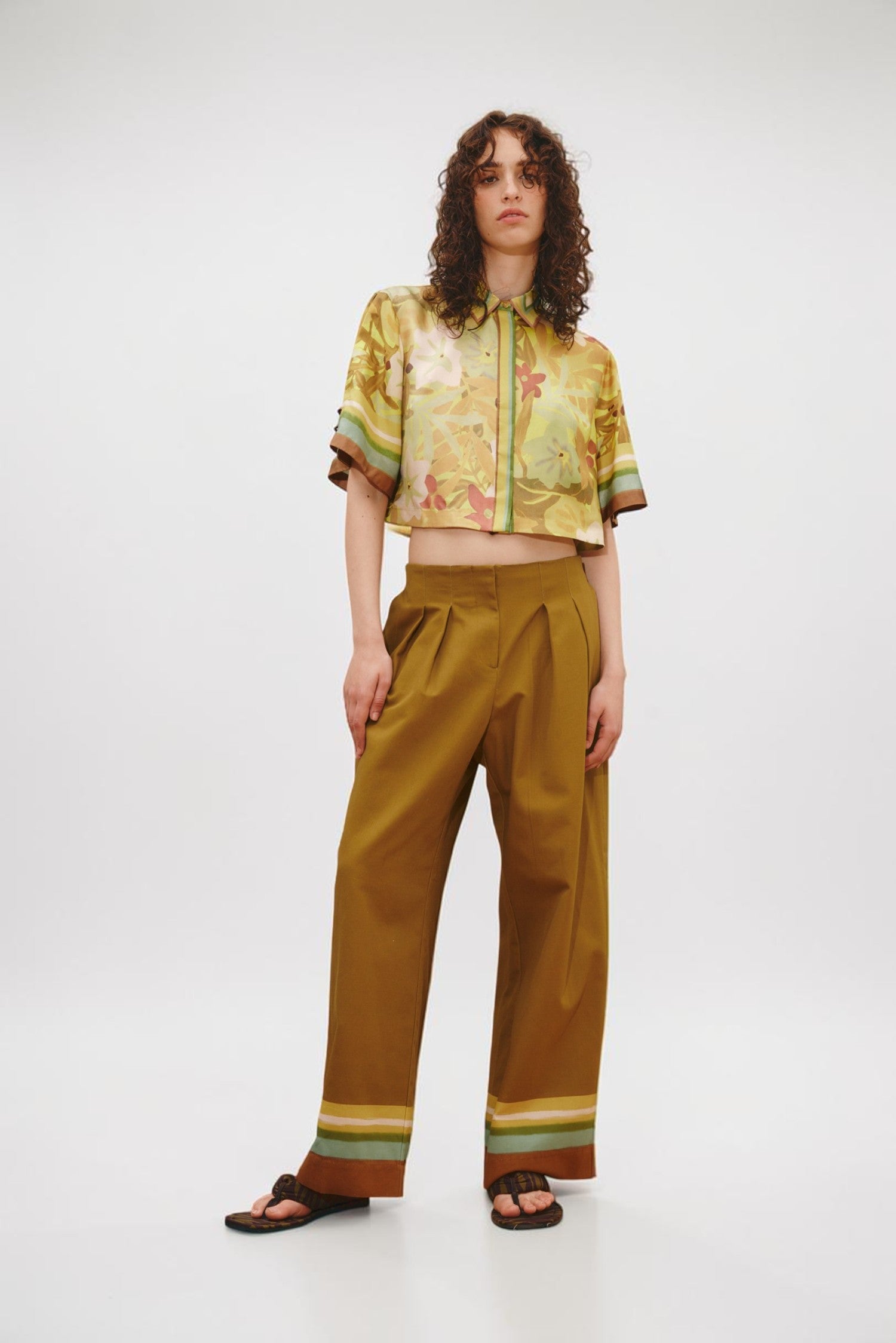 Contemporary Wardrobe Cropped Bluse