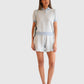 Allude Poloshirt Blue White Check im getragenen Styling mit passenden Shorts