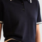 Detail des Allude Polo Shirts Navy Cashmere im getragenen Styling