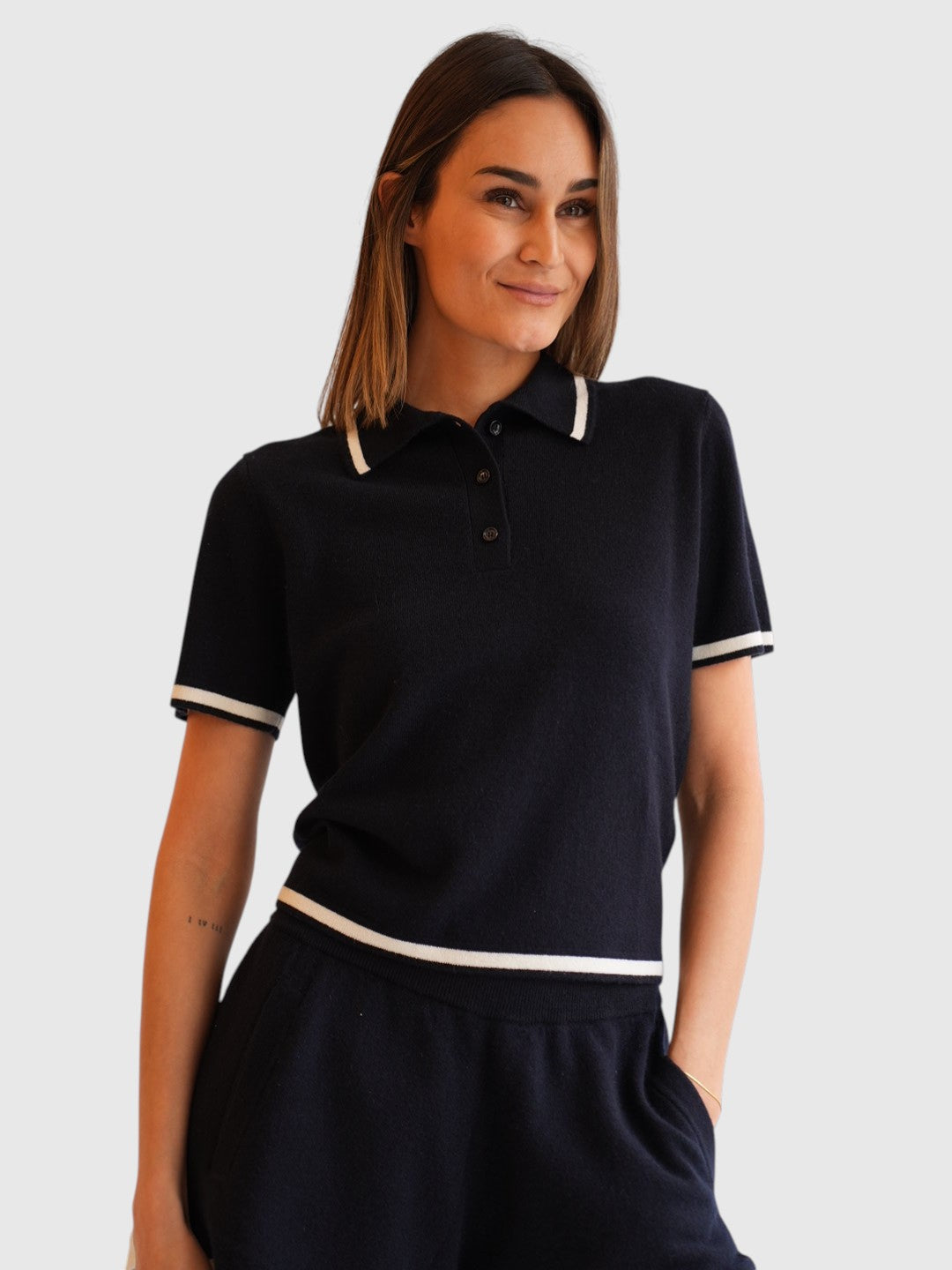 Allude Polo Shirt Navy Cashmere von vorne getragen