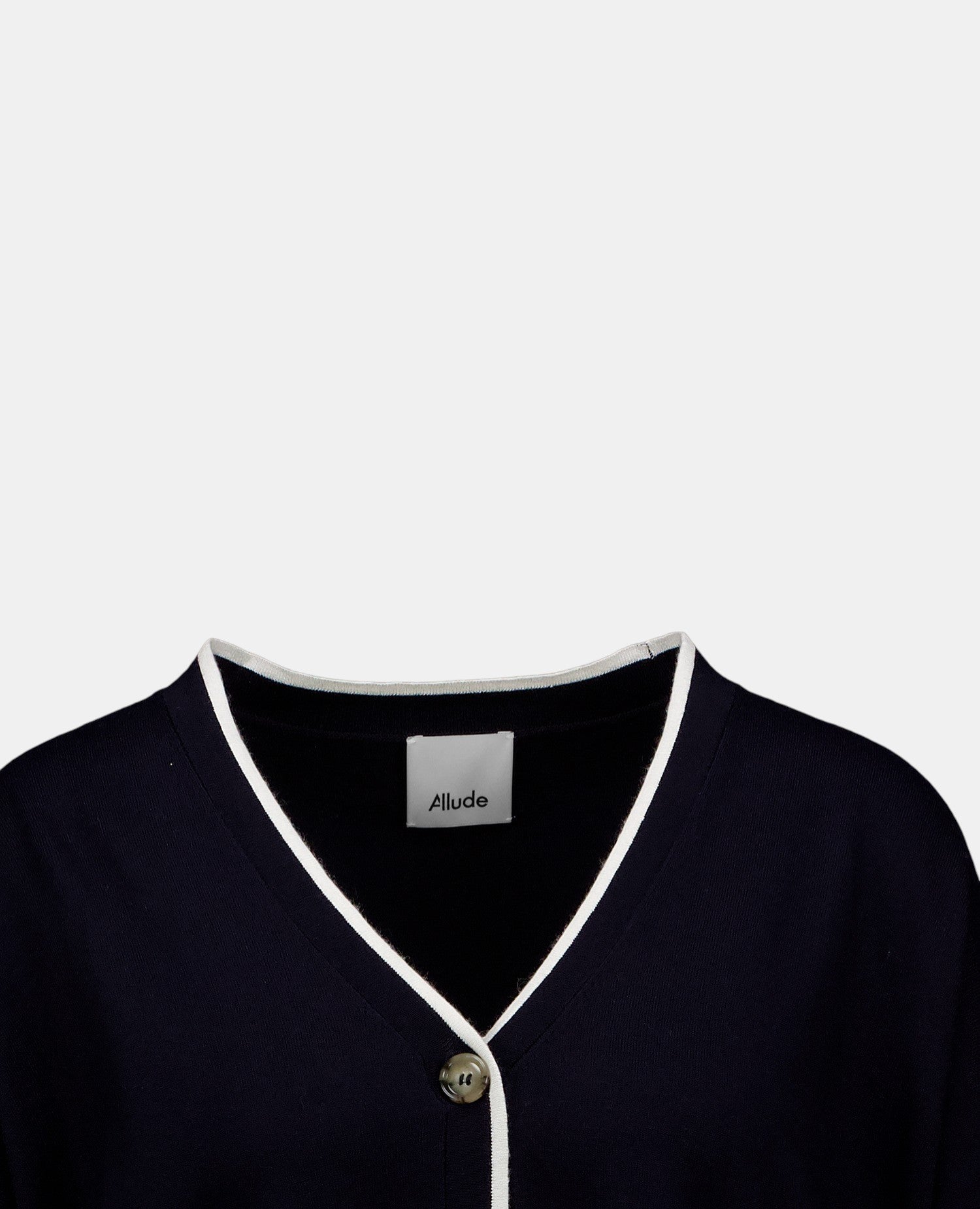 Detail der Allude Strickjacke Navy mit Cashmere als Freisteller