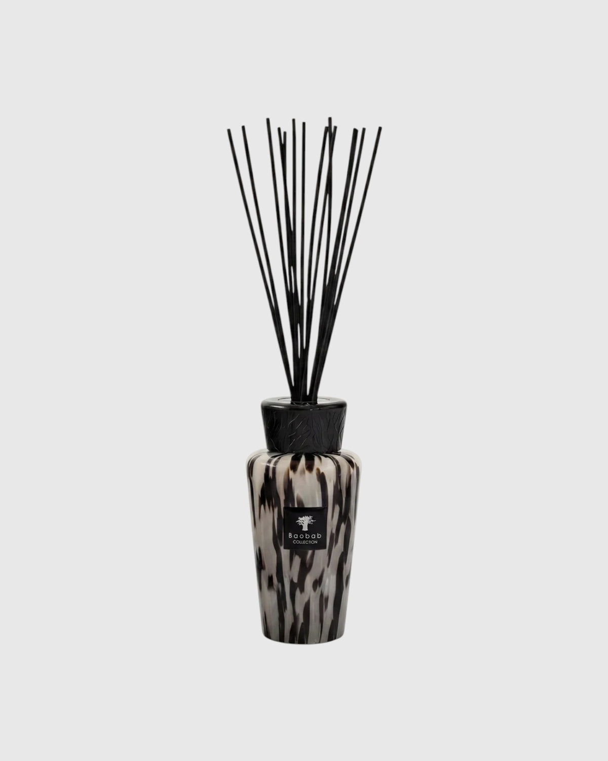 Baobab Collection Raumduft-Diffuser Pearls Black 500 ml mit schwarz gesprenkeltem Glas als Produktfreisteller