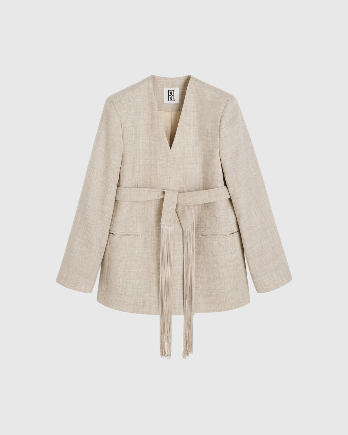 By Malene Birger Wollblazer in Graubraun Melange mit Fransengürtel als Freisteller von vorne