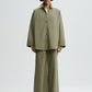 By Malene Birger Oversized Hemdbluse Deep Lichen Green von vorne getragen