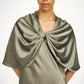 Detail des By Malene Birger Pinlos Capes Deep Lichen Green im getragenen Styling