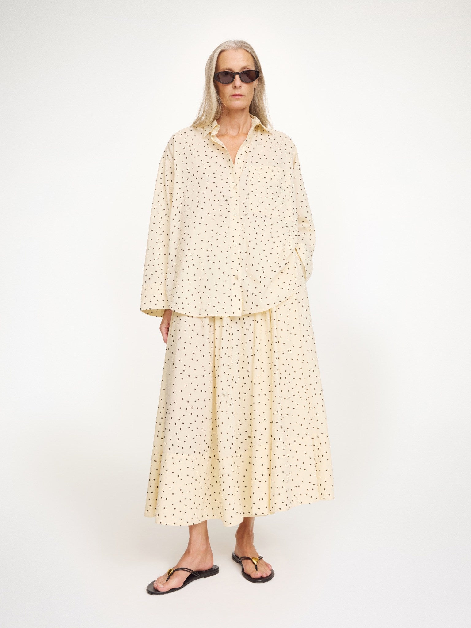 By Malene Birger Derris Voile Bluse Polka Dot Creme von vorne getragen