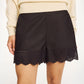 Detail der By Malene Birger Greta Shorts Schwarz im getragenen Styling