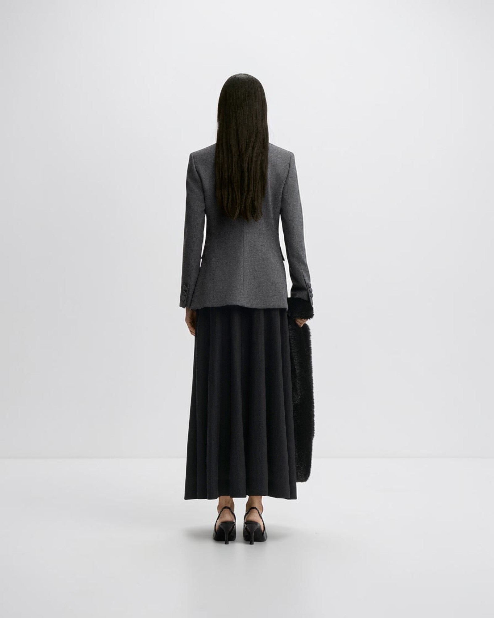 By Malene Birger Claye Blazer in Dunkelgrau von hinten getragen