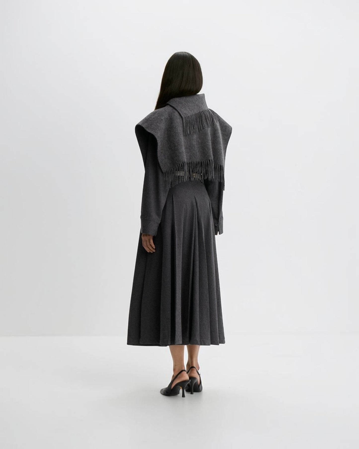 By Malene Birger Turtla Wollkragen in Grau von hinten getragen