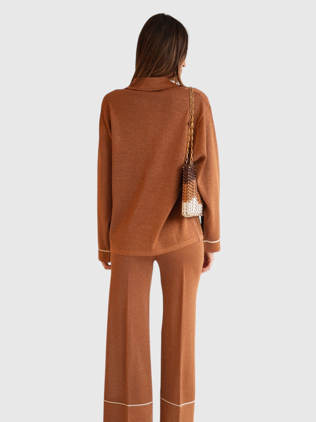 Circus Hotel Cardigan Gold am Model hinten