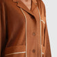 Detail der Circus Hotel Strickjacke Ambra Gold mit schimmerndem Strick und Kontrast-Piping