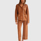 Circus Hotel Strickjacke Ambra Gold im getragenen Styling von vorne