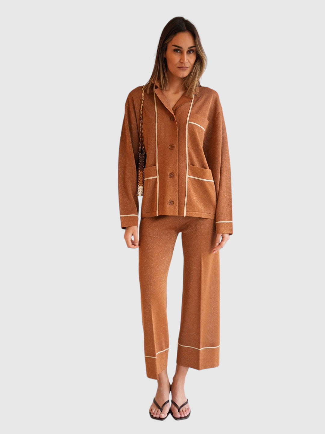 Circus Hotel Cardigan Gold am Model vorne