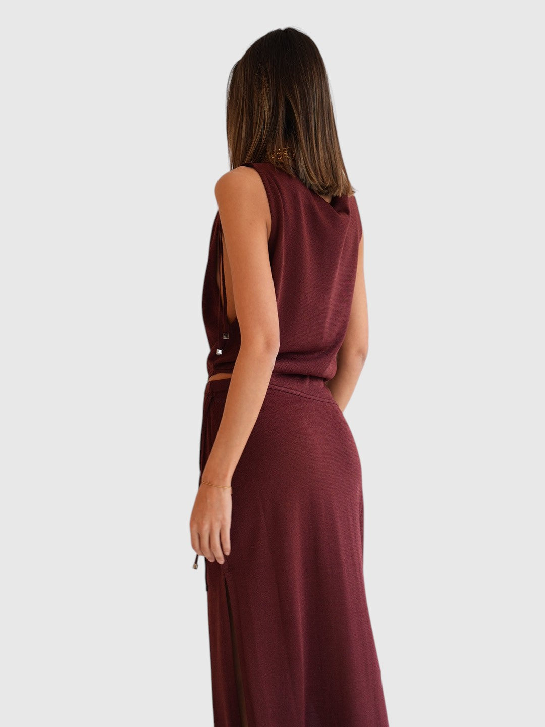 Detail des Circus Hotel Strickkleids Red Rose Cut-Out Hip mit Cut-Out
