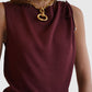 Circus Hotel Strickkleid Red Rose Cut-Out Hip im getragenen Styling von hinten