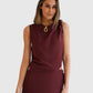 Circus Hotel Strickkleid Red Rose Cut-Out Hip im getragenen Styling als Detail von vorne