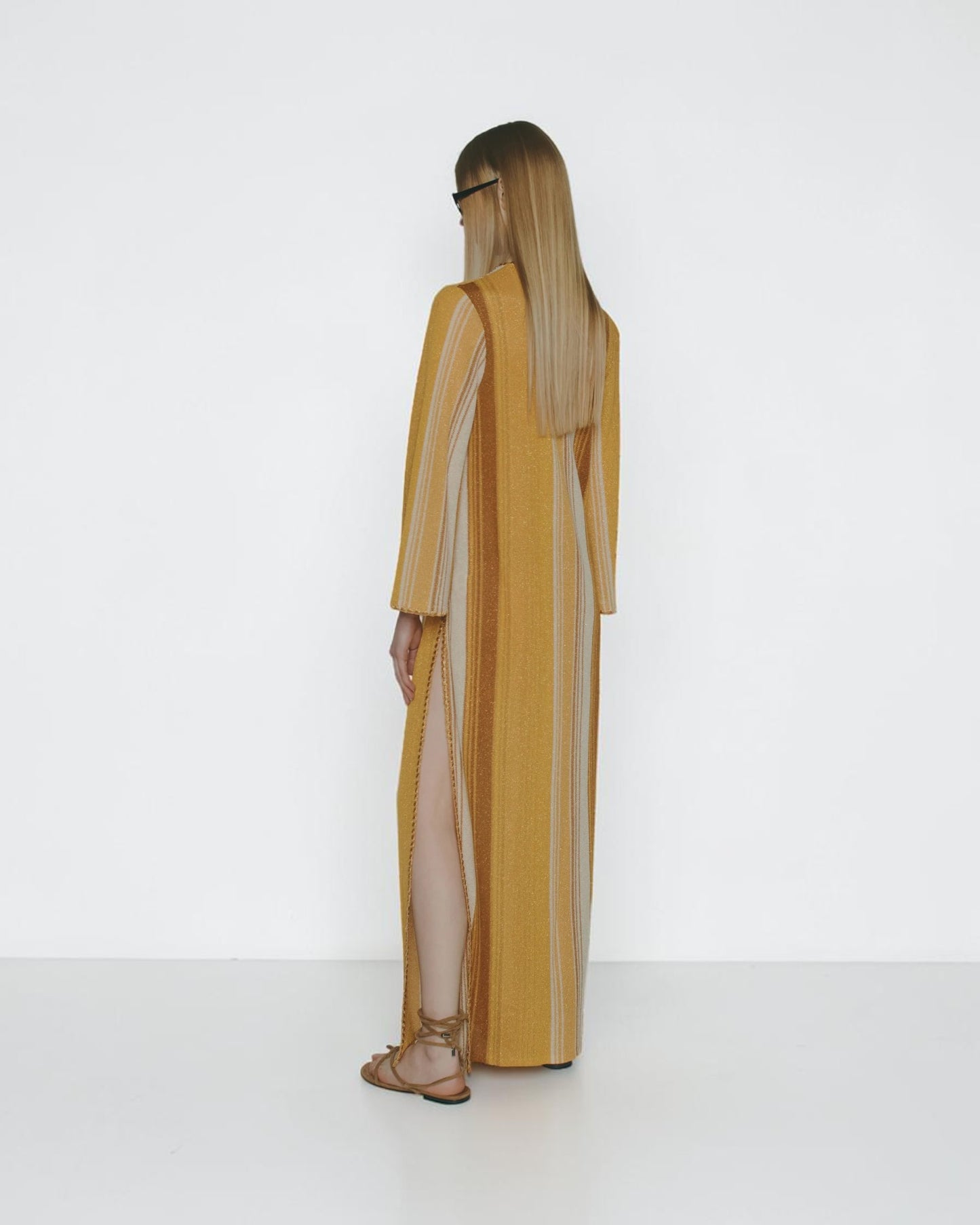 Lamé Kaftan in Papaia-Ambra mit Streifen