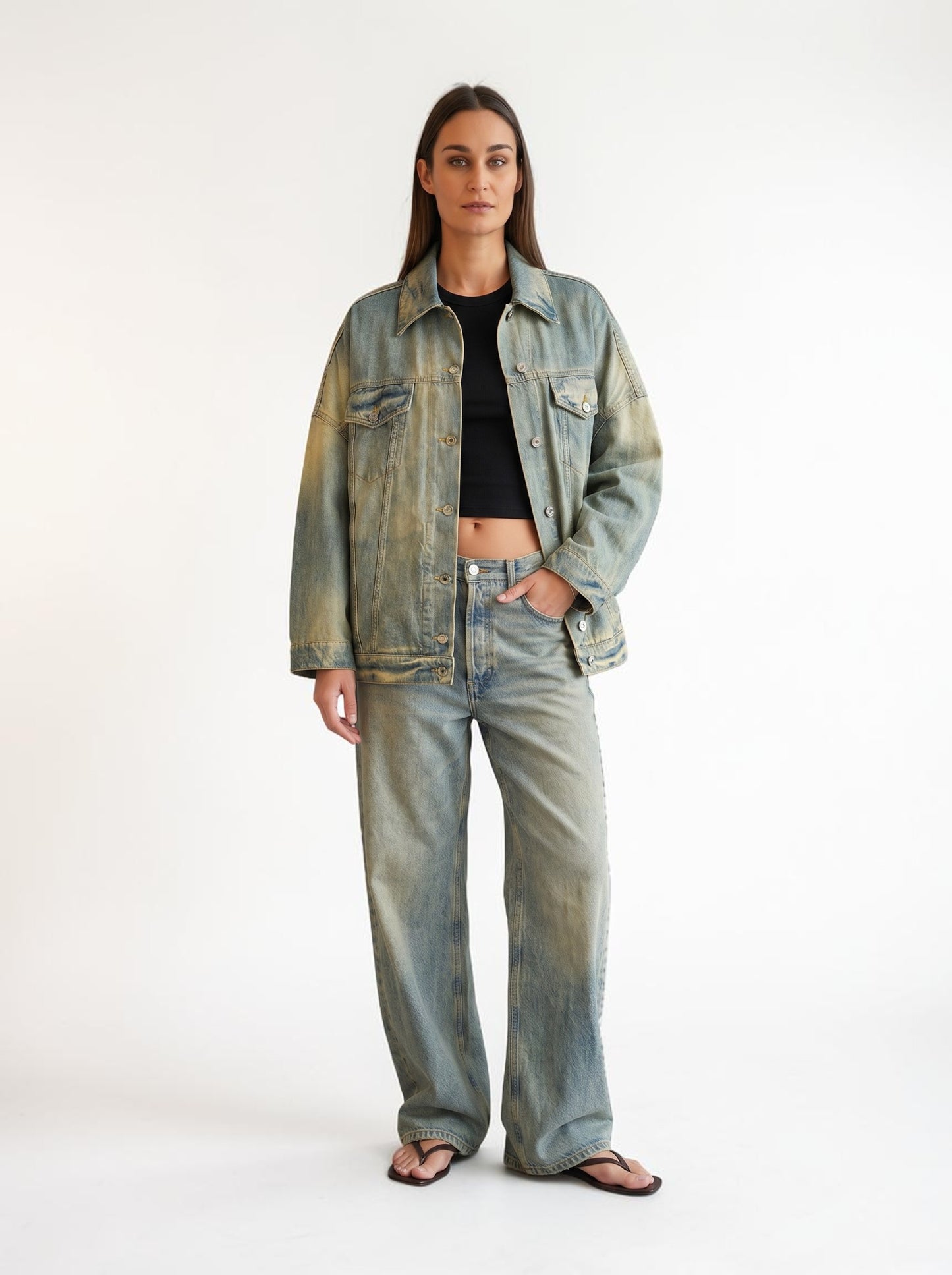 Circus Hotel Oversized Jeansjacke Blue Denim im getragenen Styling von vorne