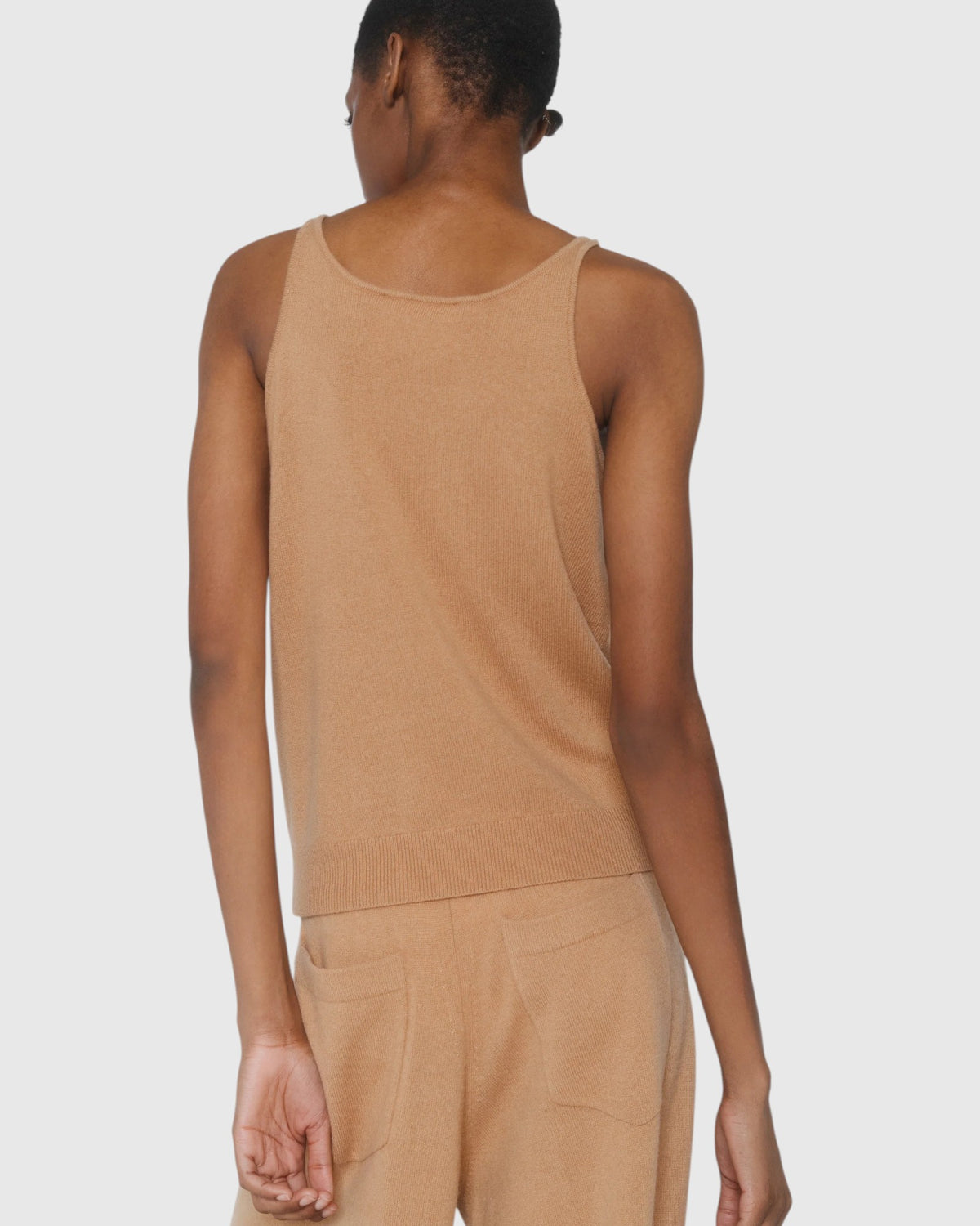 Circus Hotel Strass-Top in Beige am Model von hinten