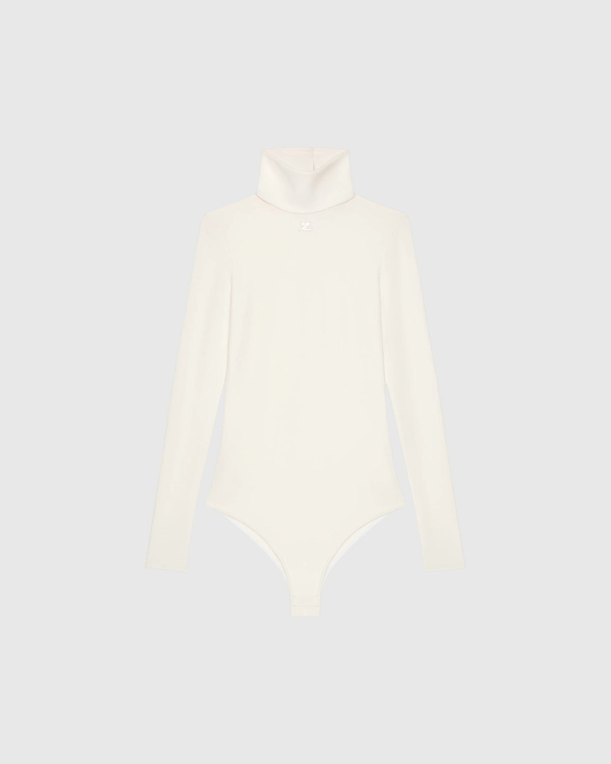 Weißer Jersey-Body von Courrèges mit Stehkragen, langen Ärmeln und Logostickerei in der Vorderansicht
