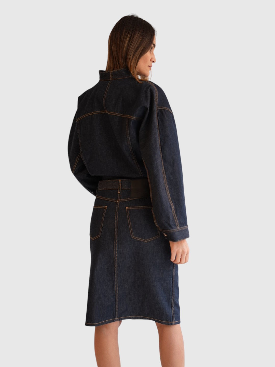 House of Dagmar Denim Jacke Dark Blue von hinten getragen