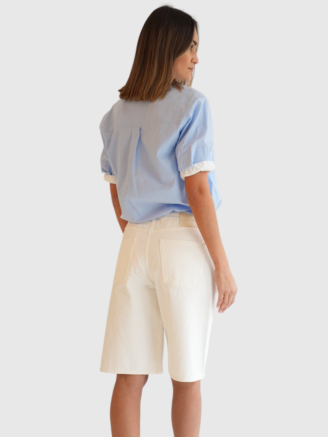 House of Dagmar Baggy Fit Denim Shorts Weiß von hinten getragen