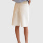 Detail der House of Dagmar Baggy Fit Denim Shorts Weiß von hinten getragen