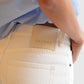 Detail der House of Dagmar Baggy Fit Denim Shorts Weiß im getragenen Styling