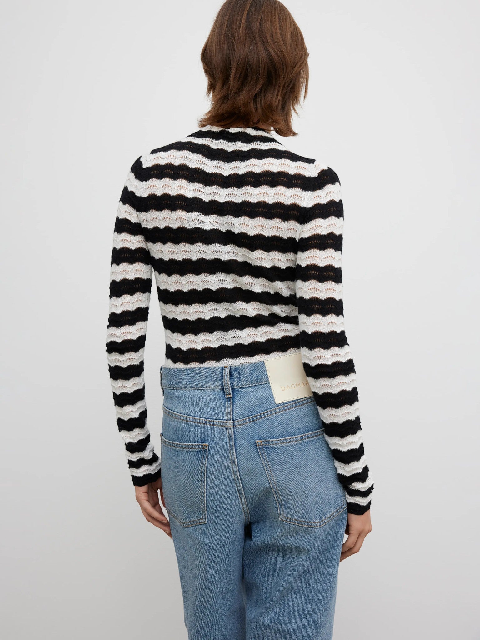 Feinstricktop mit Spitzenmuster Schwarz Weiß