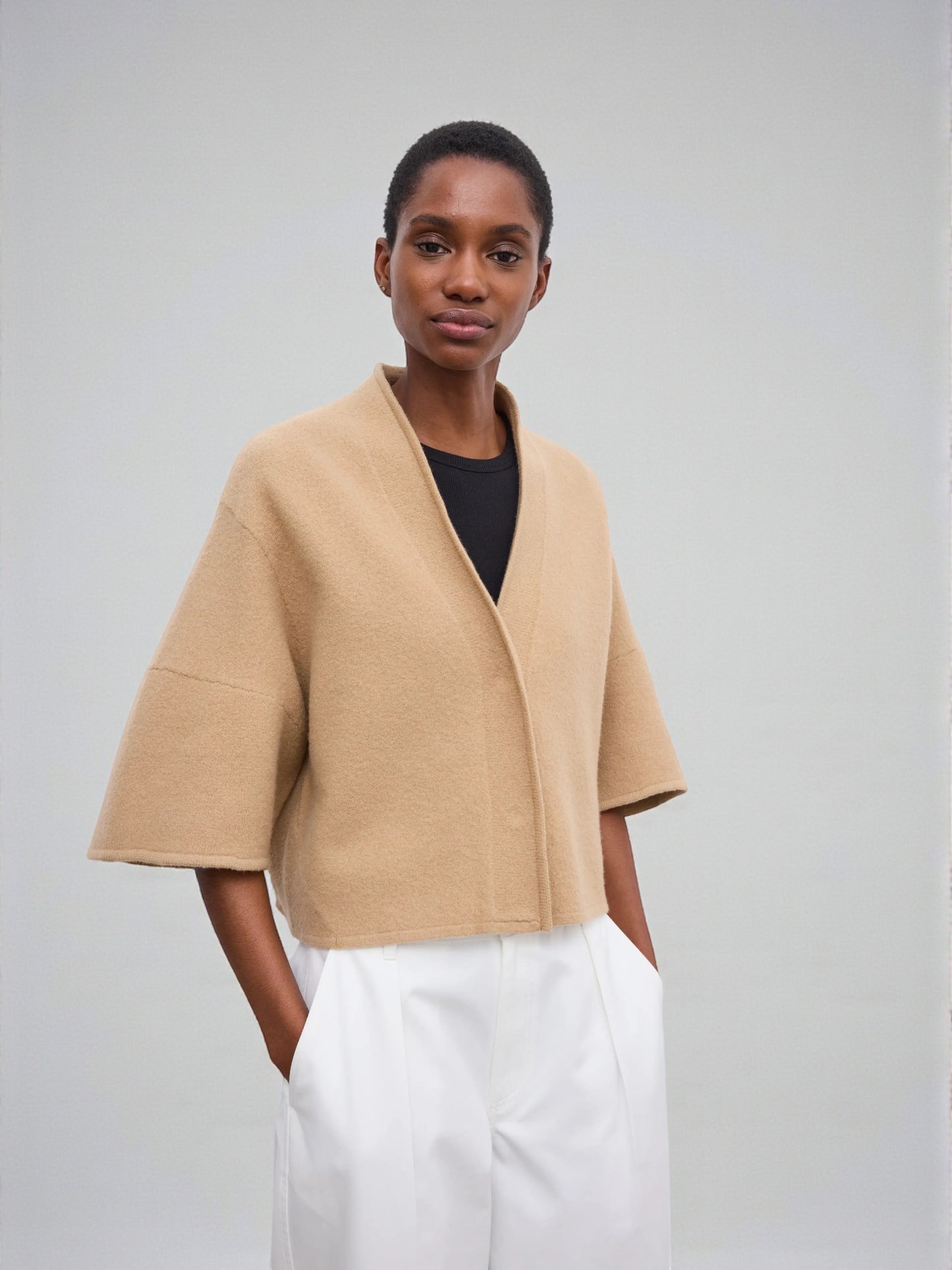 Kurze Strickjacke Camel