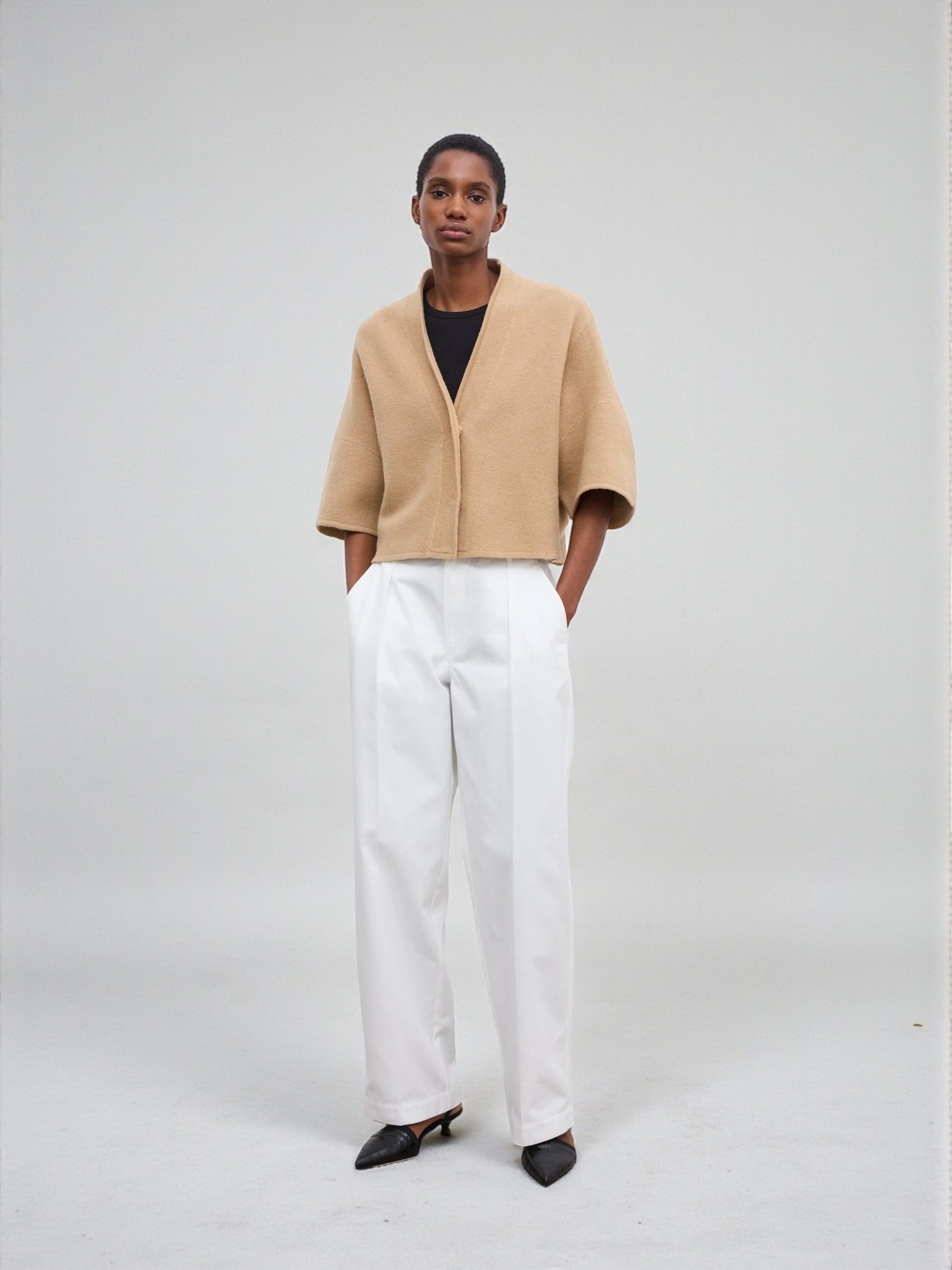 Kurze Strickjacke Camel