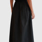 Detail des House of Dagmar Pleated Curved Rocks Schwarz von hinten getragen