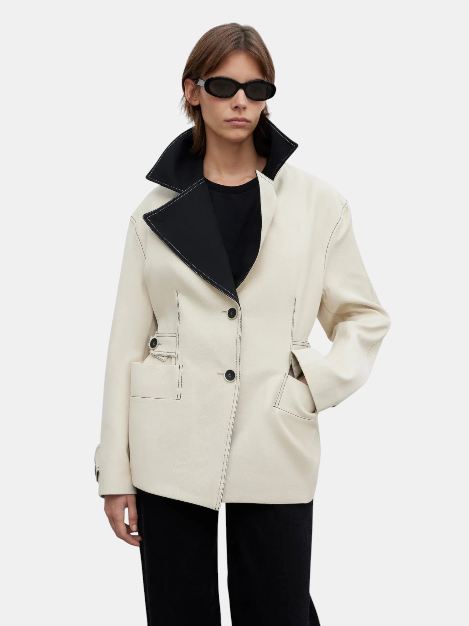 Detail der House of Dagmar Two Tone Jacke Creme Schwarz im getragenen Styling