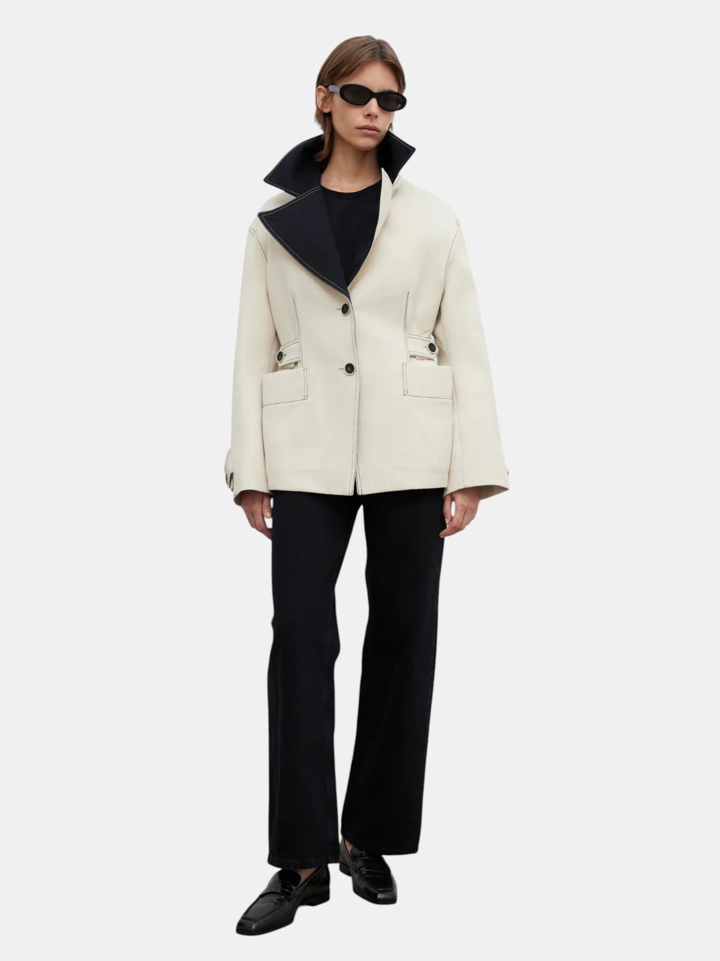 House of Dagmar Two Tone Jacke Creme Schwarz von vorne getragen