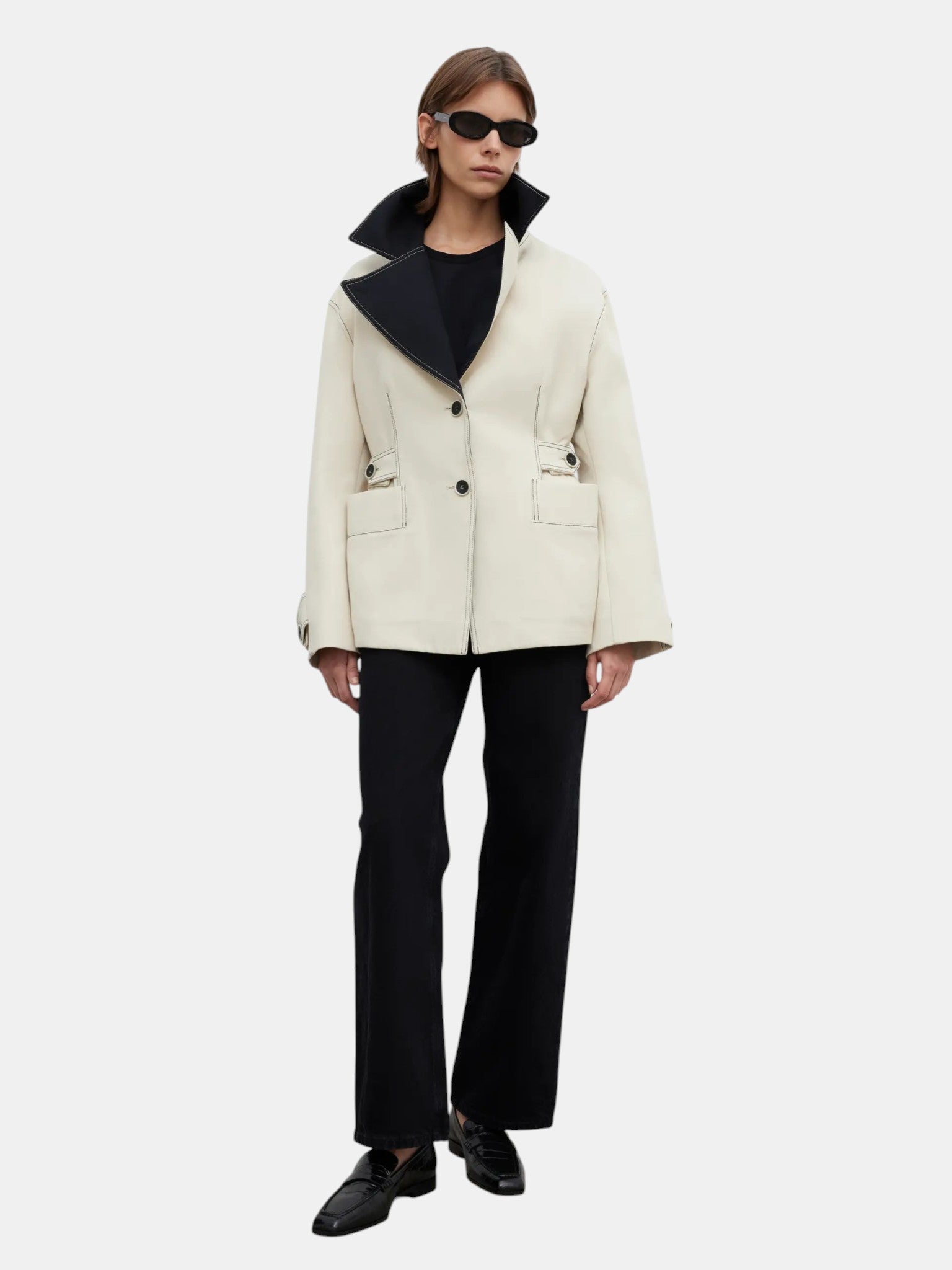 House of Dagmar Two Tone Jacke Creme Schwarz von vorne getragen