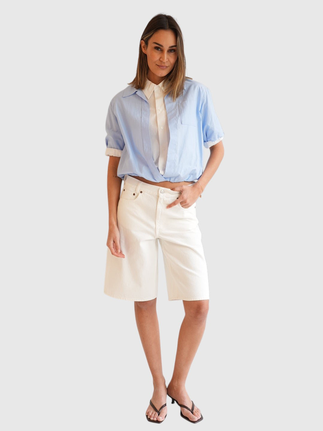 Dorothee Schumacher Powerful Ease Bluse Hellblau Weiss von vorne getragen