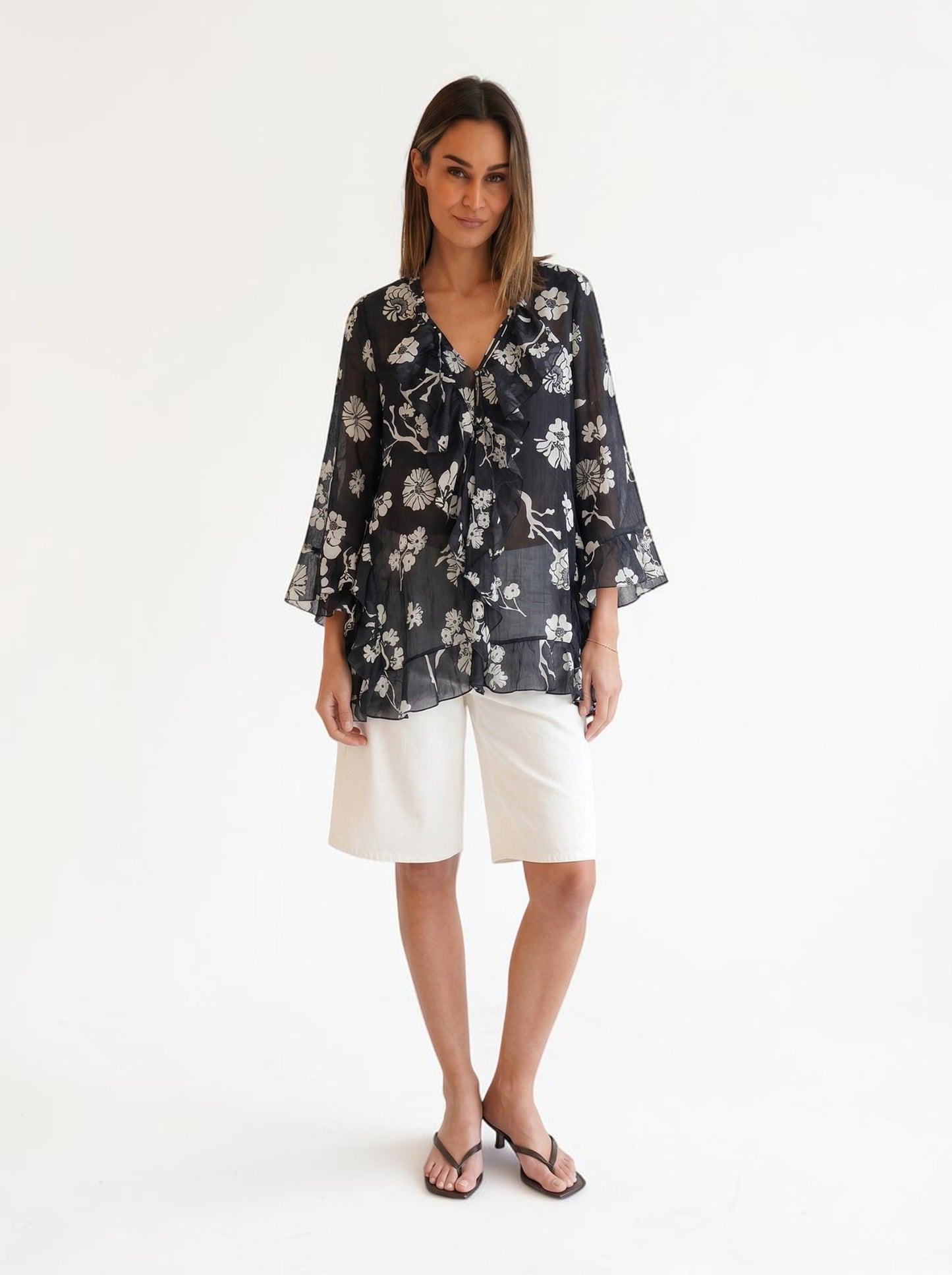Dorothee Schumacher Floral Daydream Bluse Dunkelblau von vorne getragen