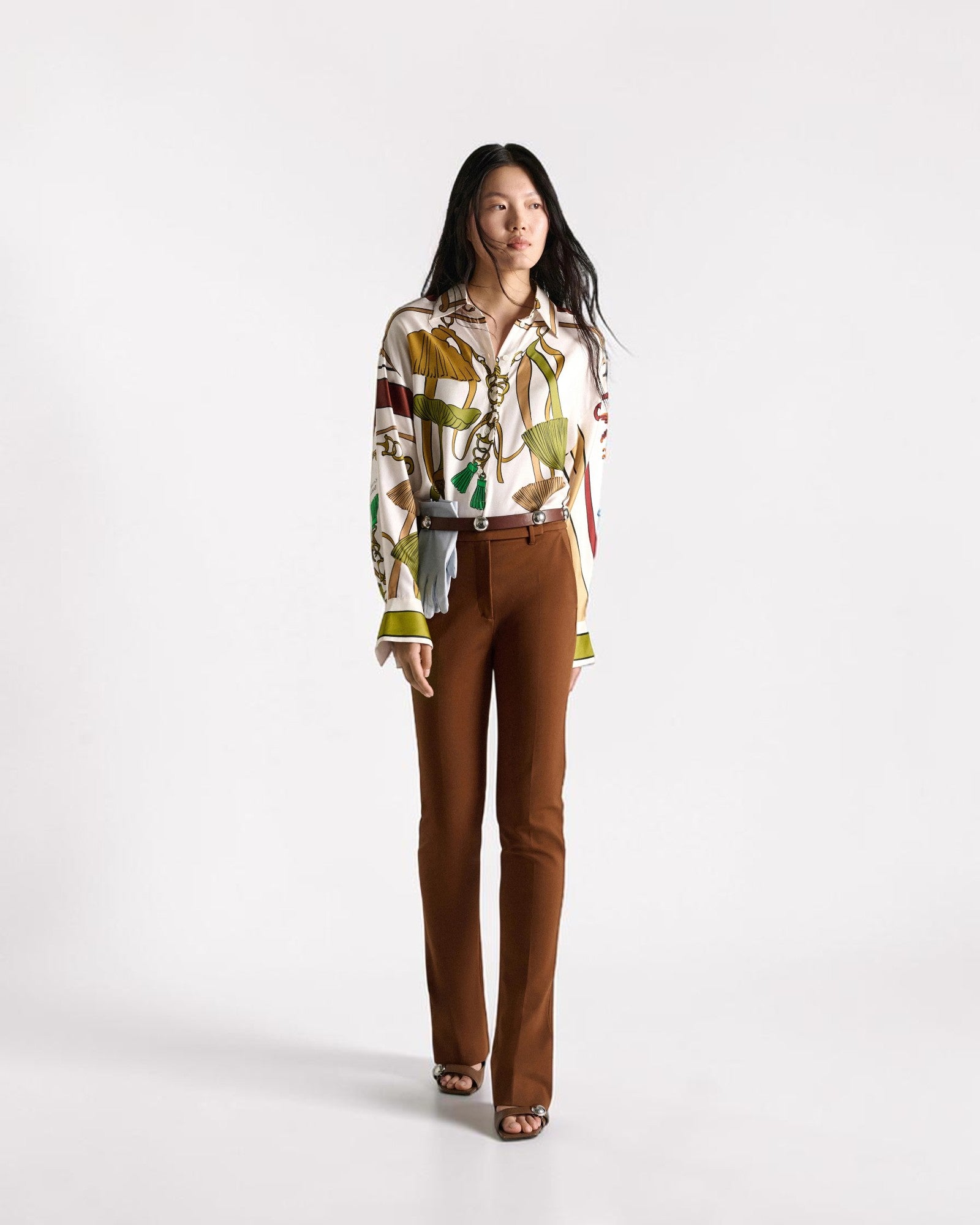 Dorothee Schumacher Bluse mit Signature-Pilzprint von vorne getragen