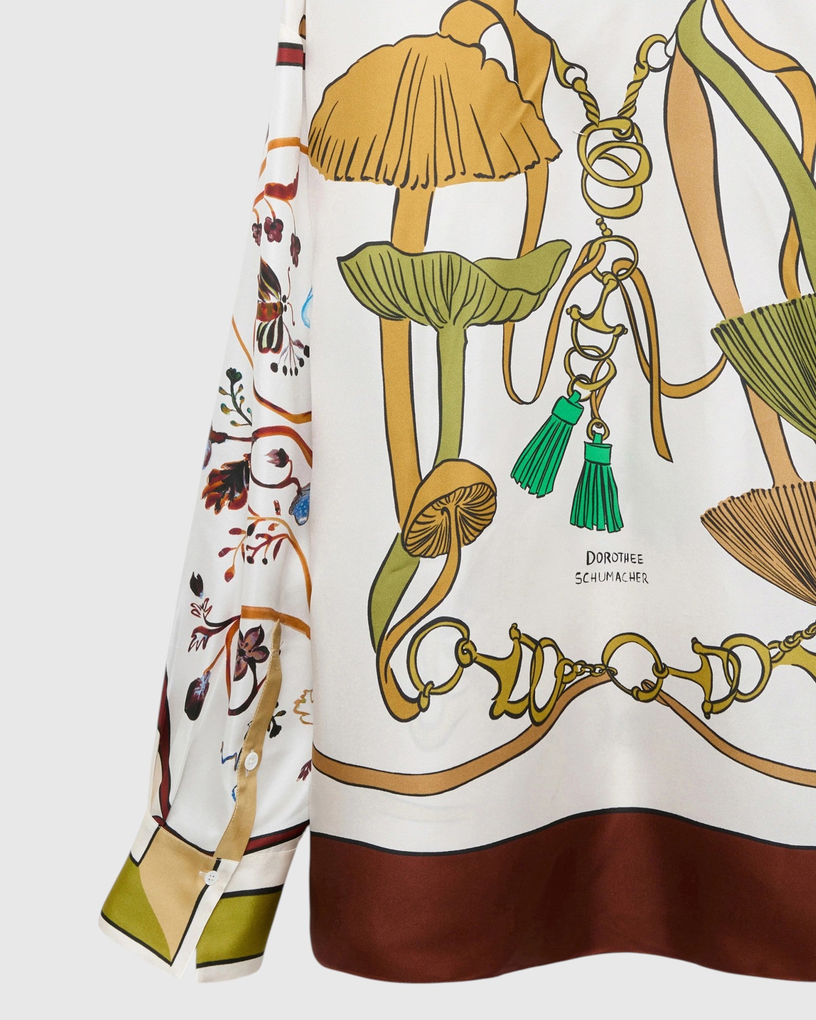 Detail des Signature-Pilzprints auf der Dorothee Schumacher Seidenbluse