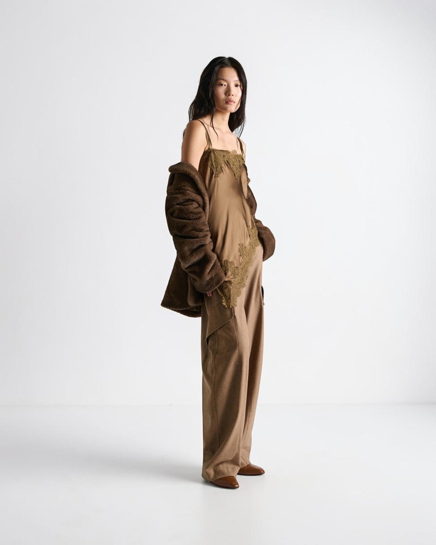 Asymmetrisches Seidentop mit Spitze