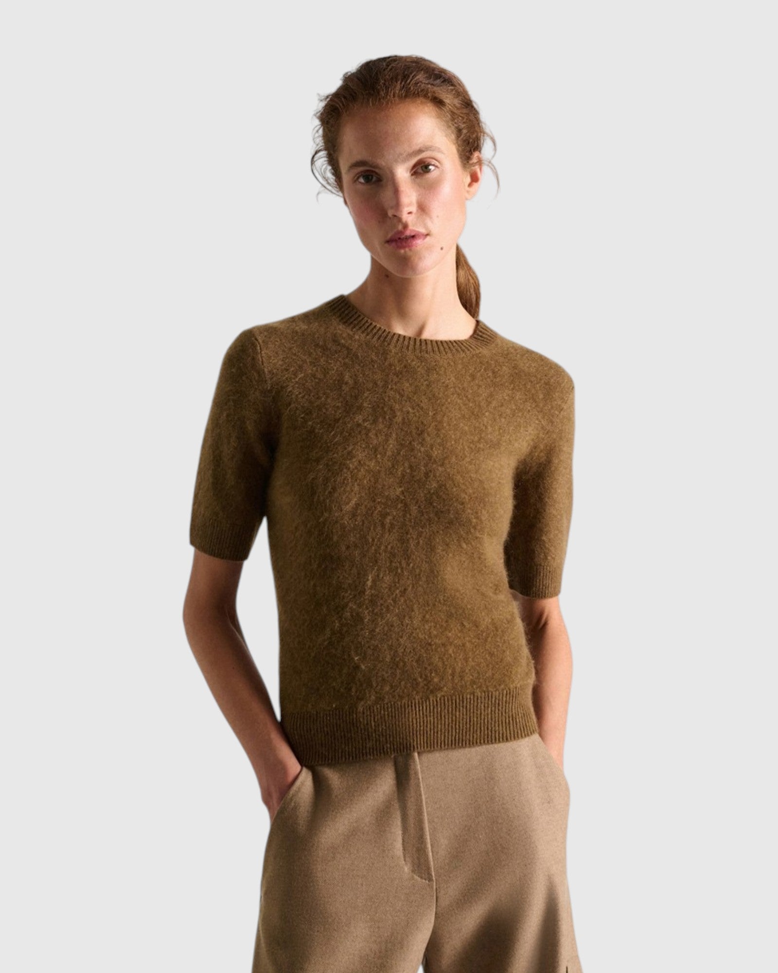 Fluffy Kurzarm-Pullover Braun