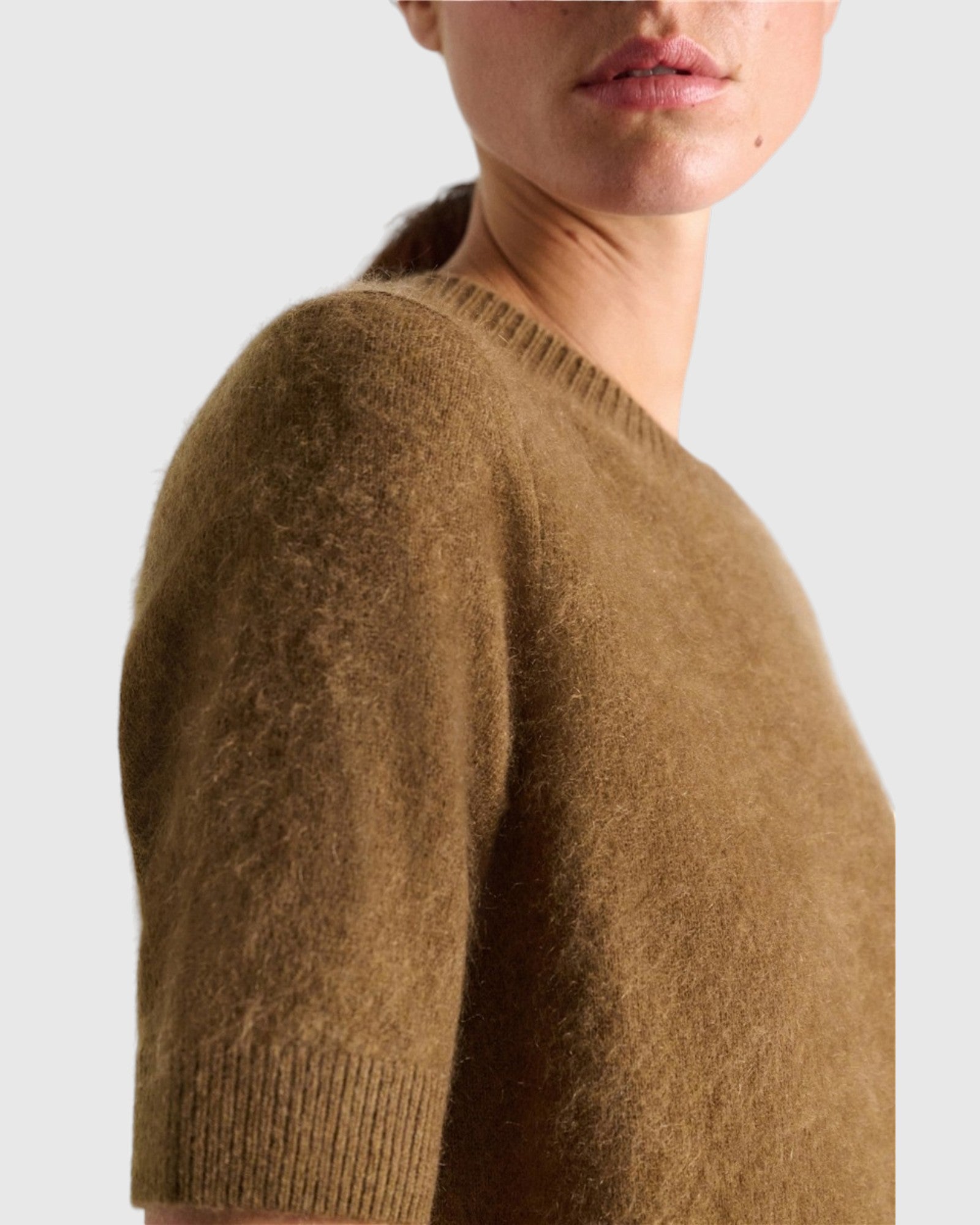 Fluffy Kurzarm-Pullover Braun