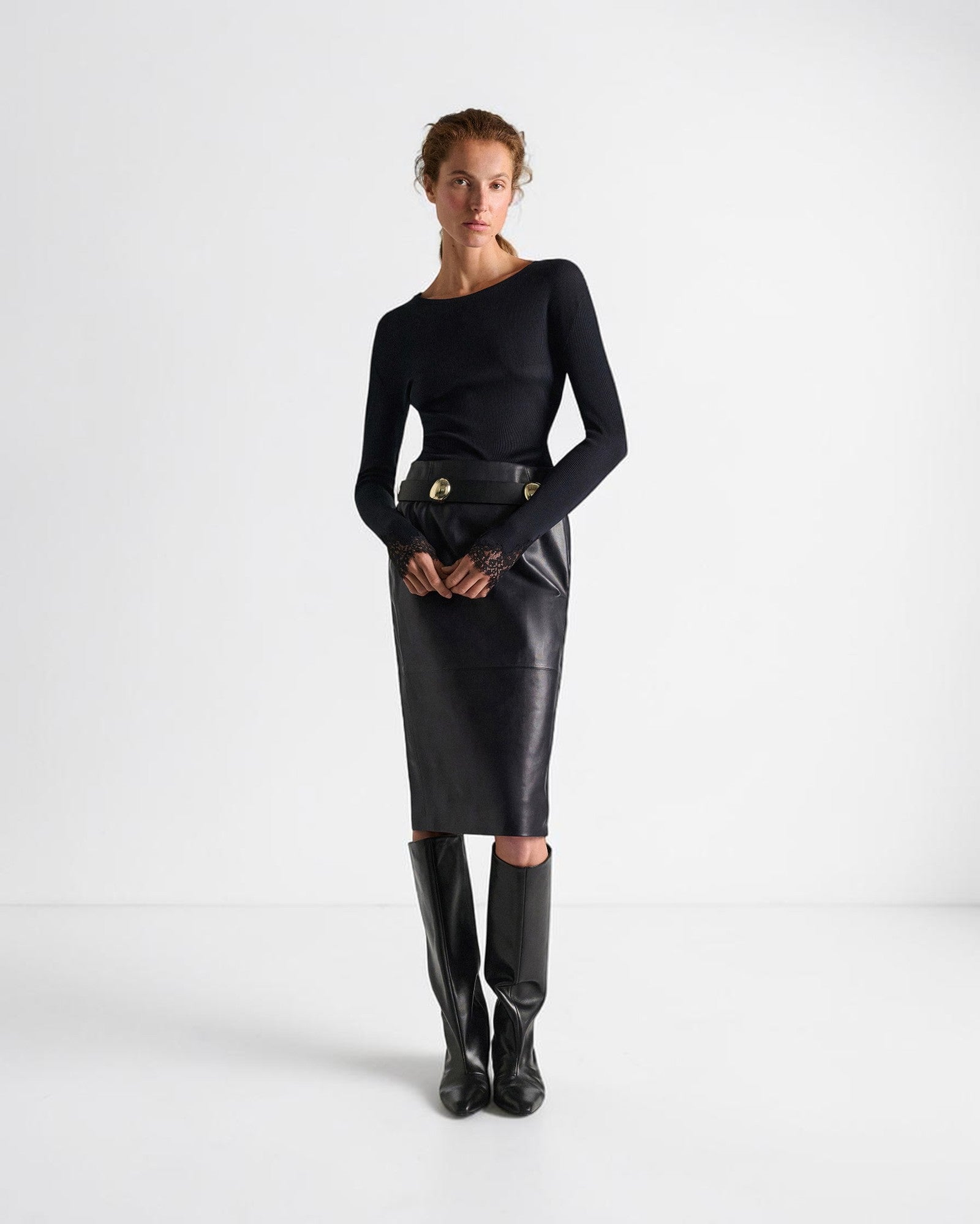 Dorothee Schumacher Langarmshirt mit Spitzeneinsatz in Schwarz von vorne getragen