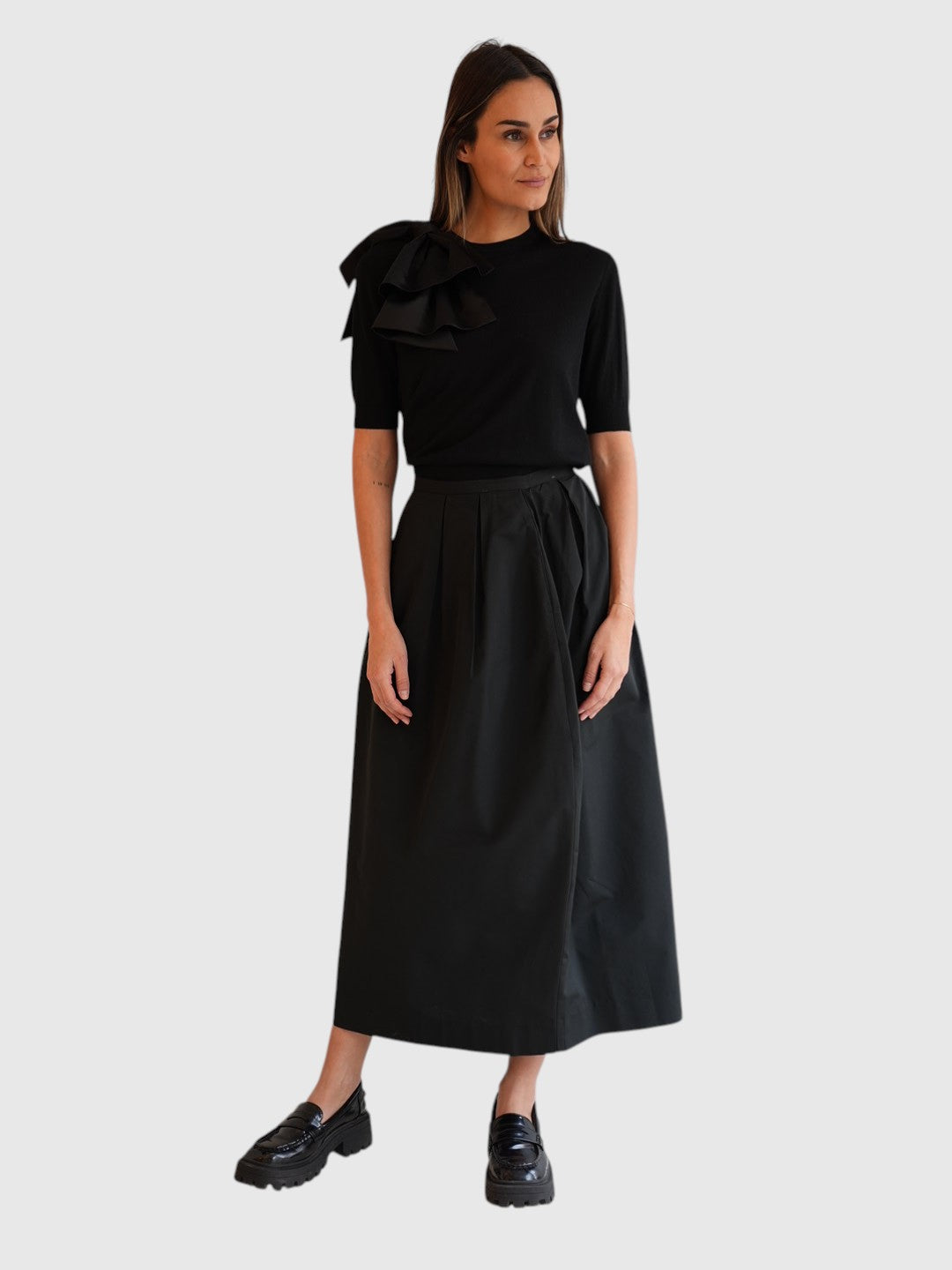 House of Dagmar Pleated Curved Rock Schwarz von vorne getragen