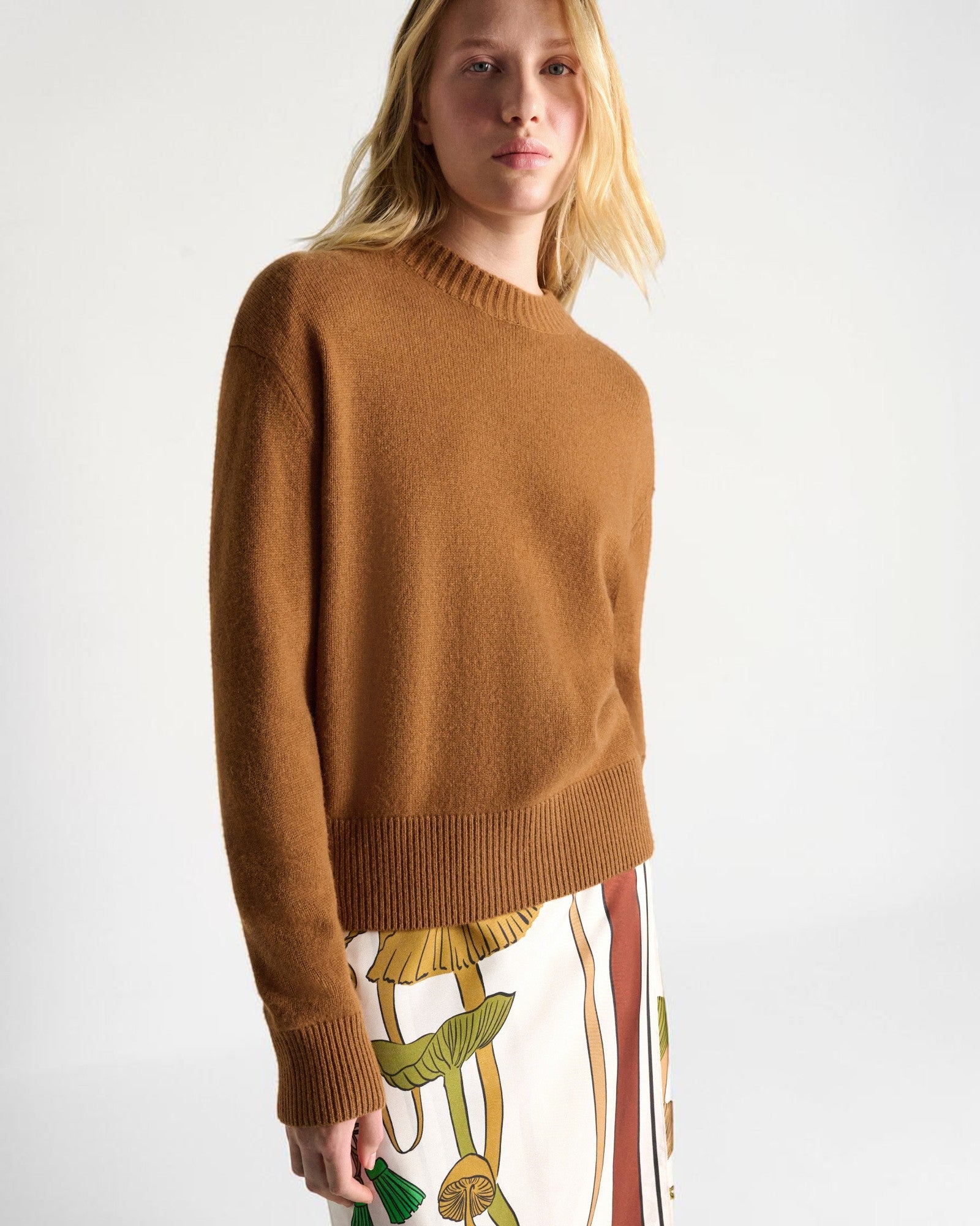 Detail des Dorothee Schumacher Love-Label Pullovers in Saffron