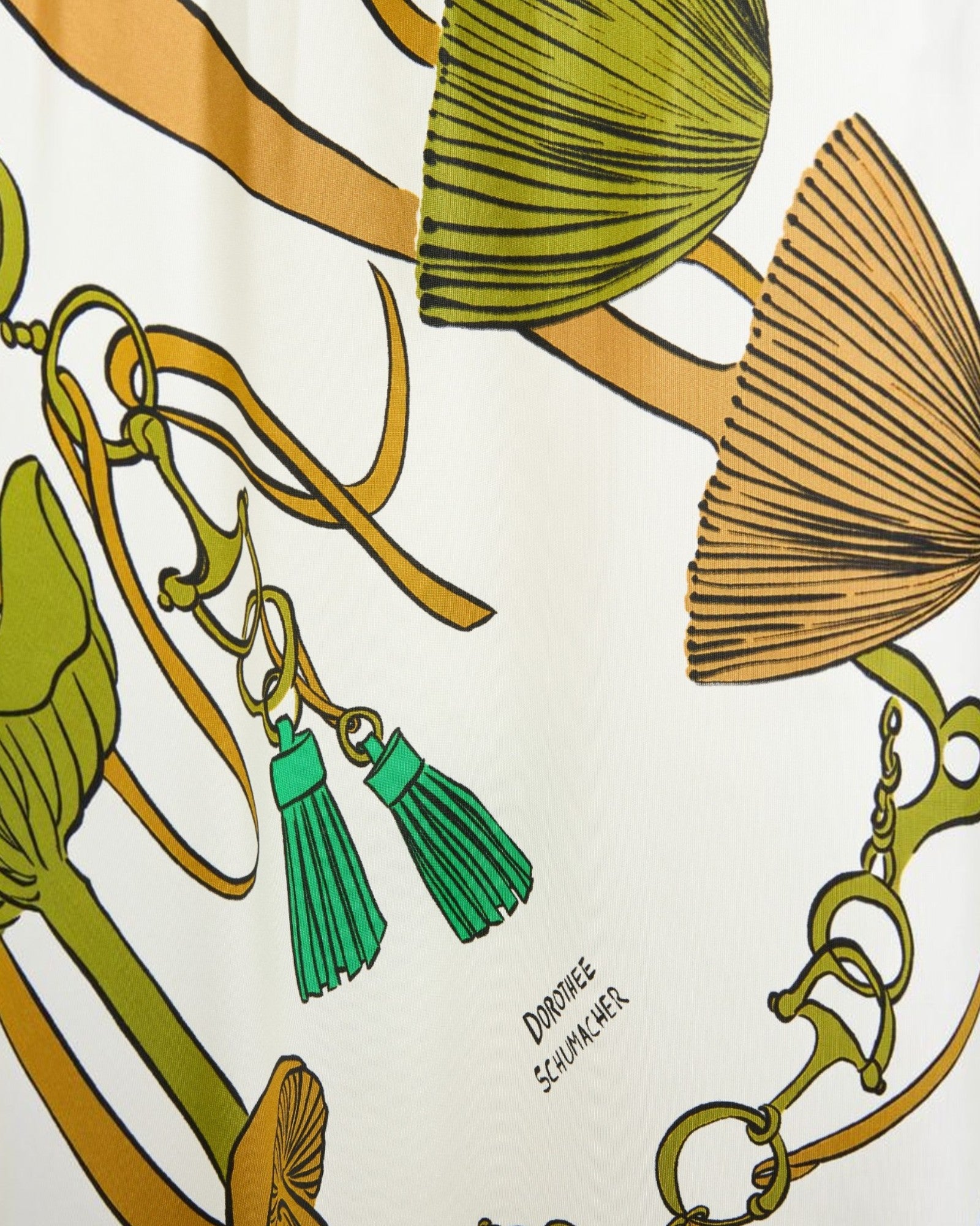 Detail des Dorothee Schumacher Seidentuchs mit Signature-Pilzprint