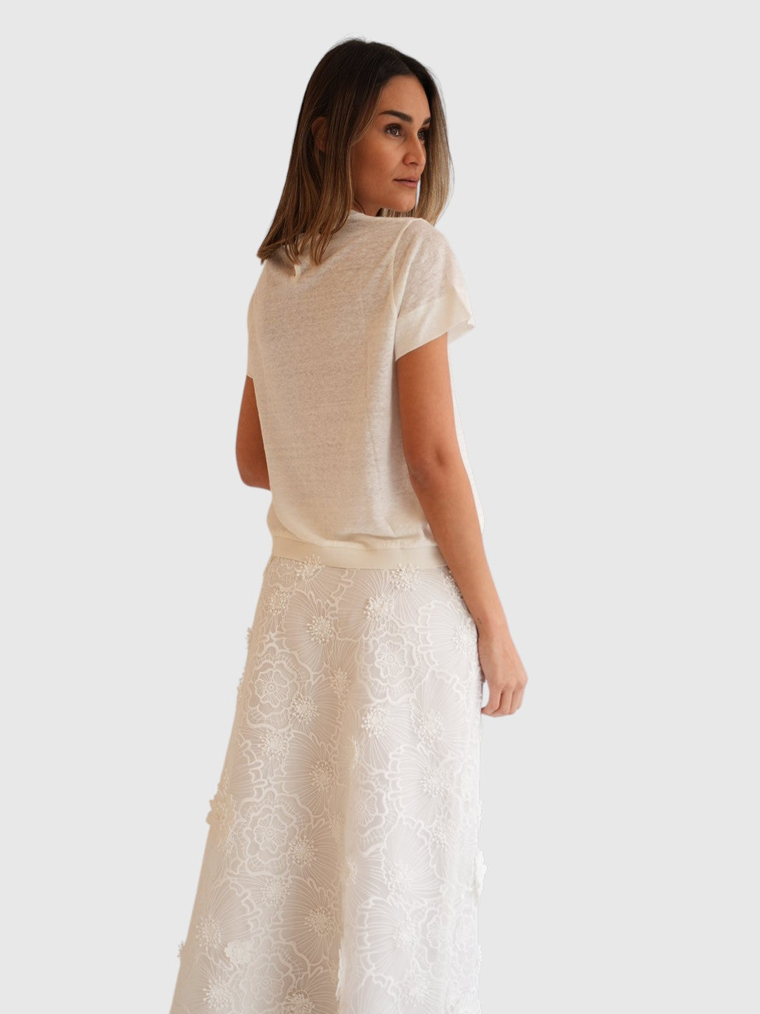 Dorothee Schumacher Rock Spitze Weiß am Model hinten